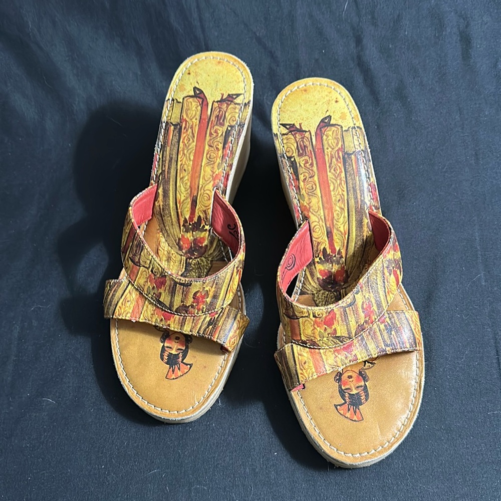 Icon Modern Rose High Heel Wood Wedge